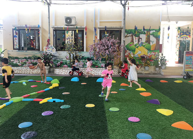 Khu vực vui chơi ngoài trời của học sinh trường Mầm non Hoa Hồng.