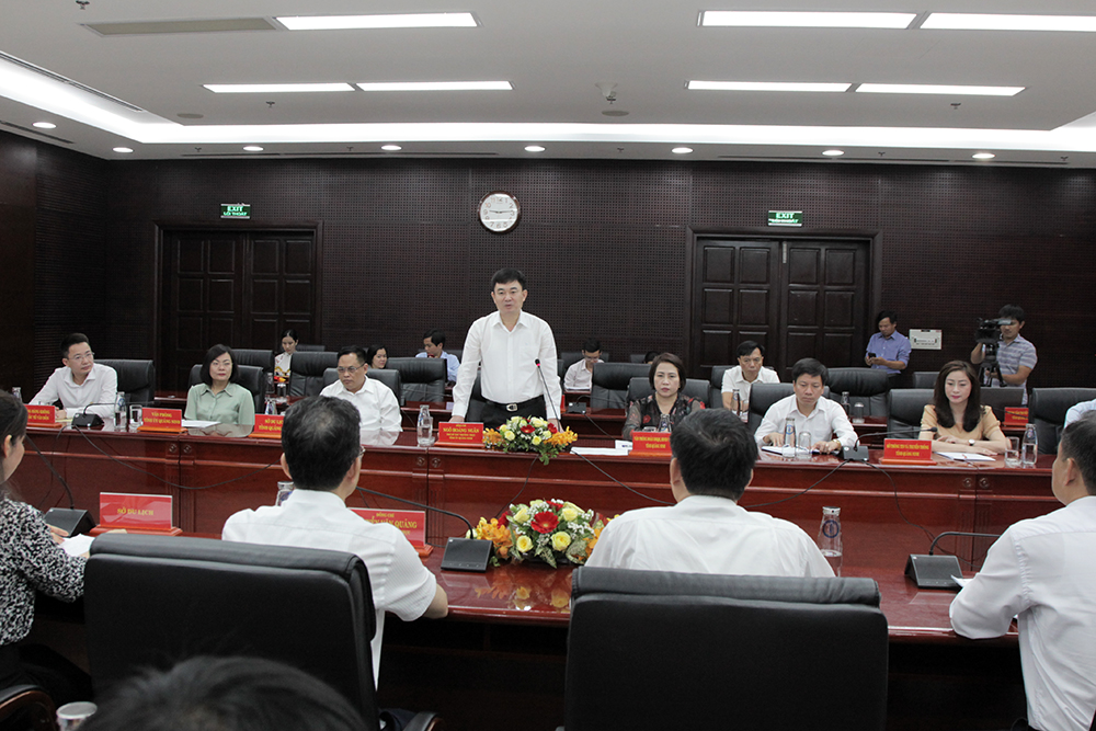 Đồng chí Ngô Hoàng Ngân, Phó Bí thư Thường trực Tỉnh ủy Quảng Ninh phát biểu tại buổi làm việc