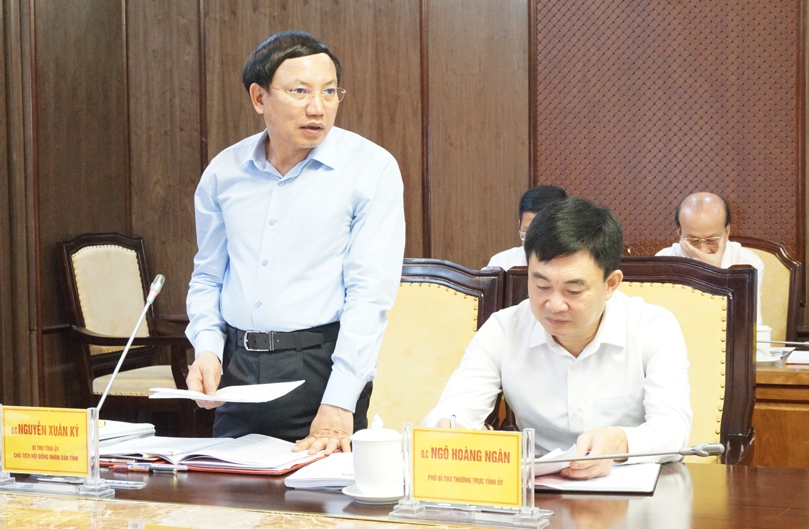Đồng chí Nguyễn Xuân Ký, Bí thư Tỉnh ủy, Chủ tịch HĐND tỉnh, phát biểu tại buổi làm việc với Đoàn công tác của Ban Bí thư Trung ương Đảng.