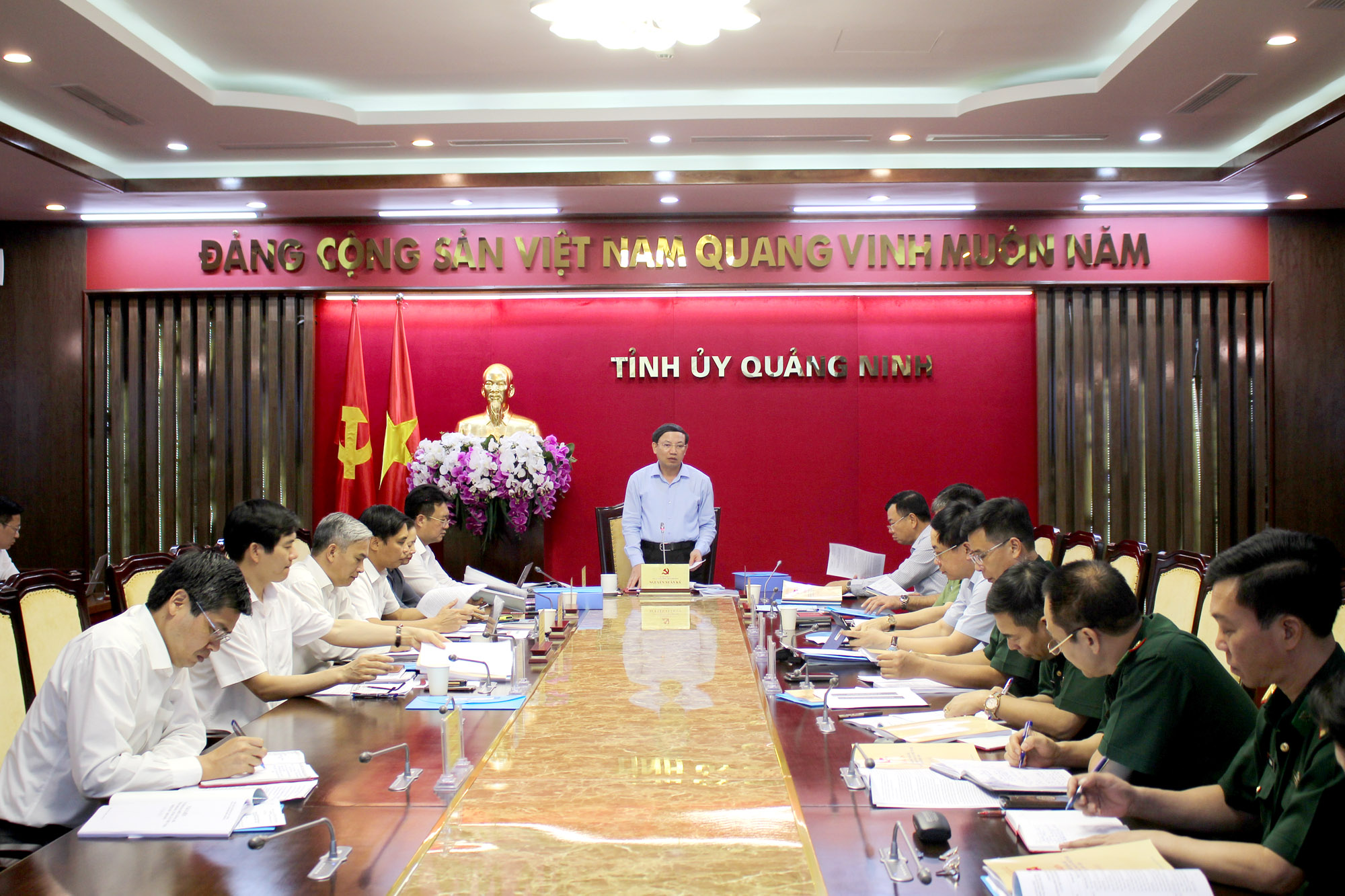 Đồng chí Nguyễn Xuân Ký, Bí thư Tỉnh ủy, Chủ tịch HĐND tỉnh, kết luận buổi làm việc với Ban Thường vụ Đảng ủy Bộ đội Biên phòng tỉnh.