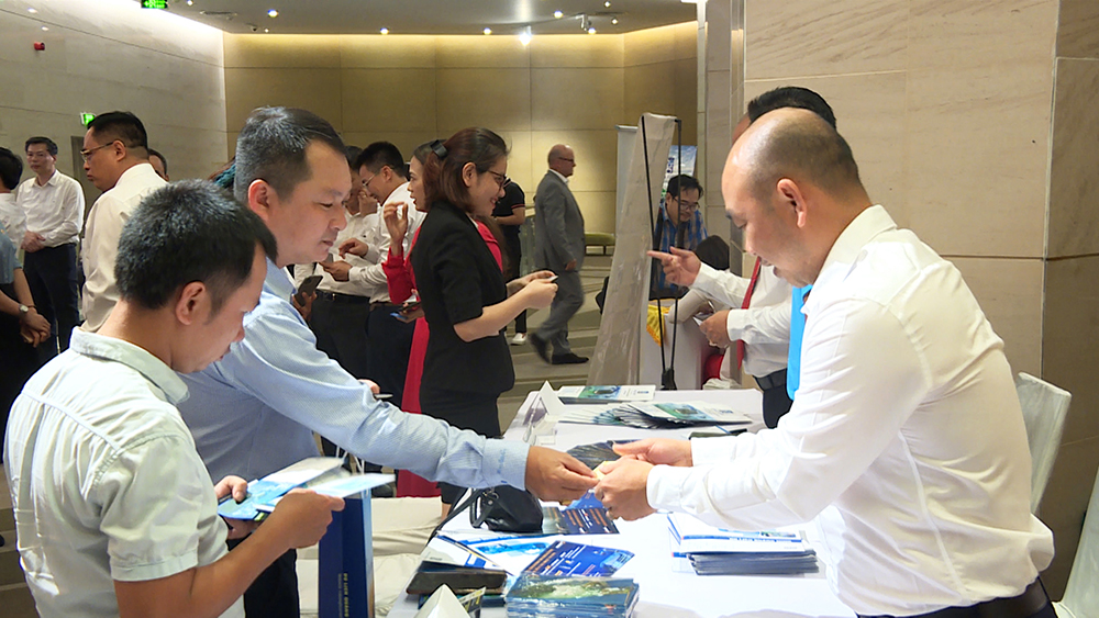 Các doanh nghiệp du lịch, lữ hành tới dự đều đánh giá cao các sản phẩm du lịch Quảng Ninh