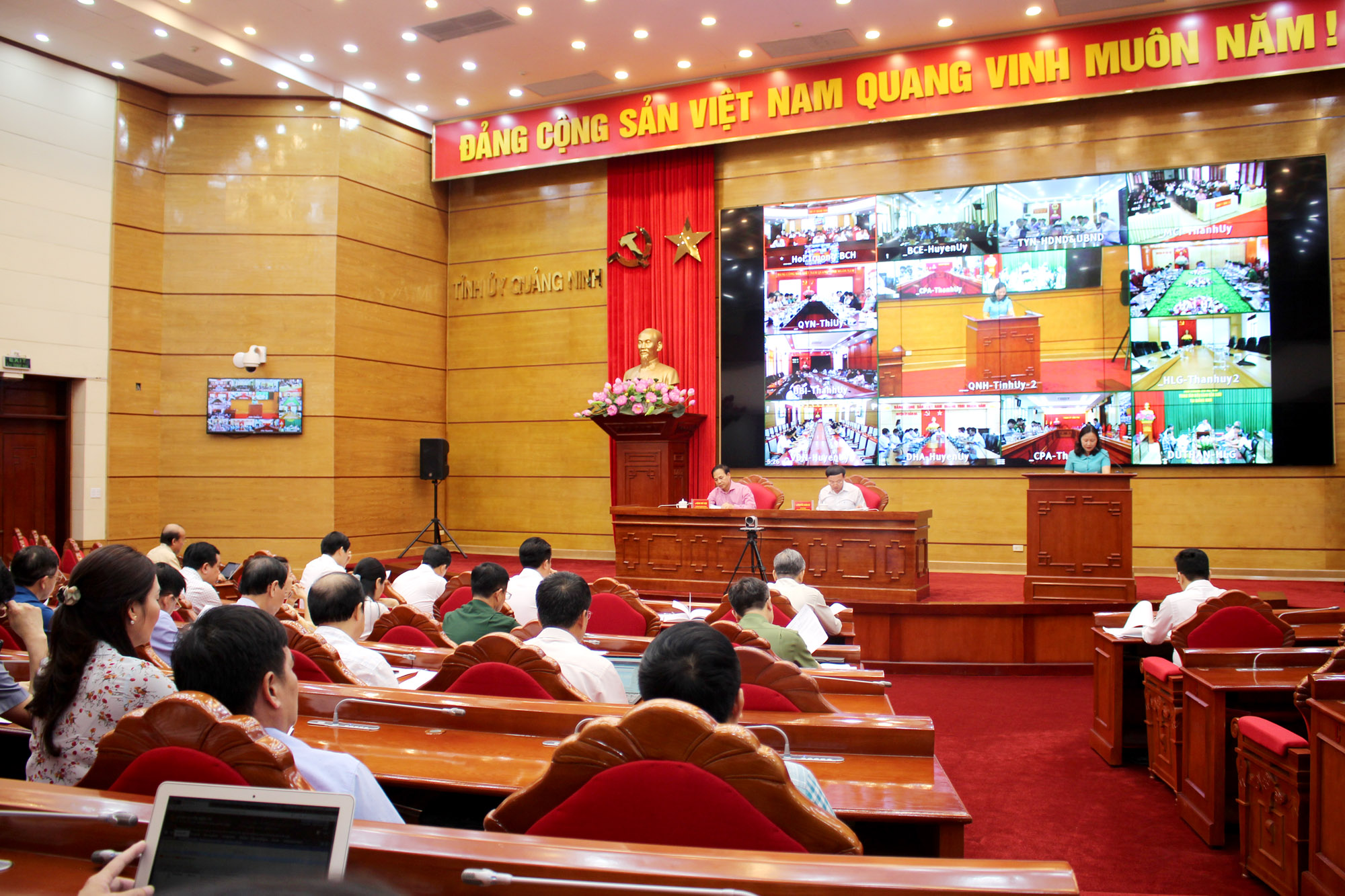 Hội nghị được truyền hình trực tuyến tới 192 điểm cầu trong toàn tỉnh.