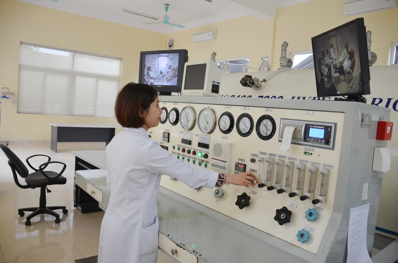 Bệnh nhân Chìu Thị M. được cấp cứu kịp thời bằng phương pháp Oxy cao áp tại Bệnh viện Bãi Cháy.