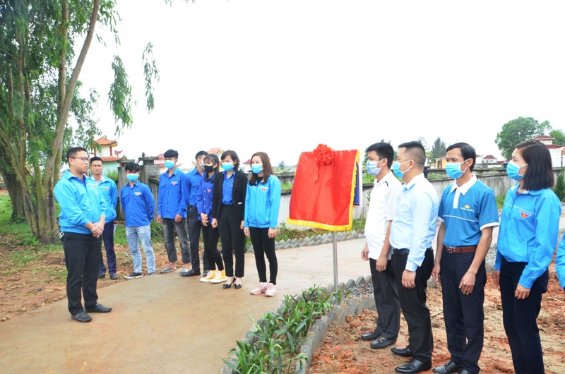 Thành đoàn Móng Cái khánh thành công trình cải tạo cảnh quan khu mô liệt sĩ Hoàng Văn Thụ tãi xã Vạn Ninh