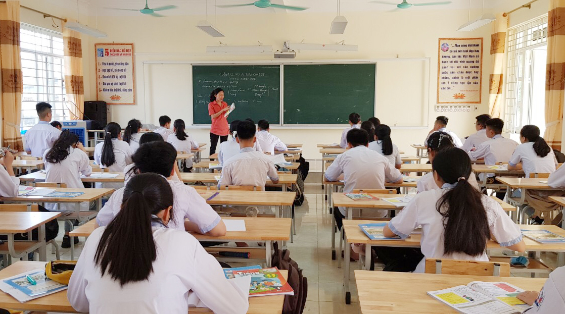 Tiết học của cô và trò Trường THCS thị trấn Quảng Hà, huyện Hải Hà.
