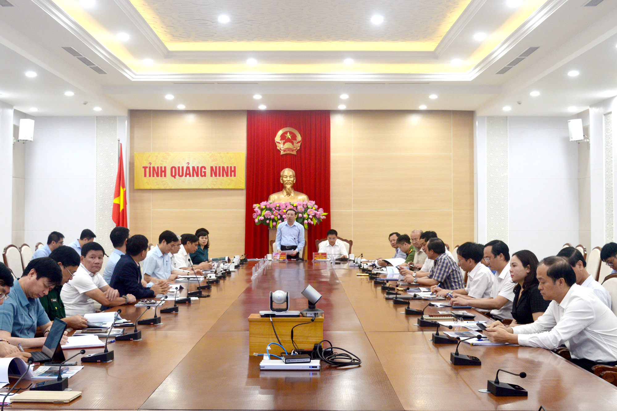 Đồng chí Nguyễn Xuân Ký, Bí thư Tỉnh ủy, Chủ tịch HĐND tỉnh, phát biểu chỉ đạo tại hội nghị.