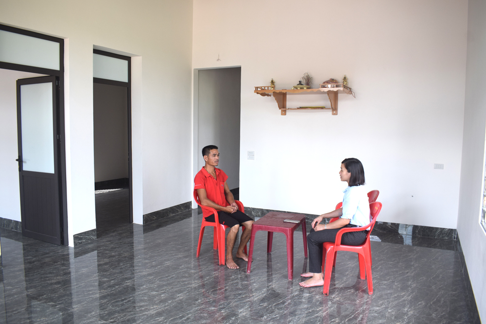 Anh Vi Văn Thiện, thôn 1, xã Cẩm Hải thoát cận nghèo năm 2020 vì được hỗ trợ xây nhà.
