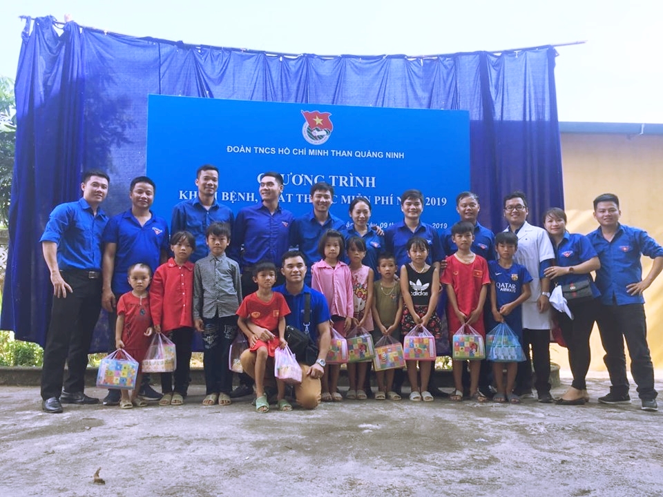 Đoàn Than Quảng Ninh Đoàn Thanh niên Than Quảng Ninh tổ chức Chương trình khám bệnh, cấp phát thuốc miễn phí cho trẻ em ở xã Quảng Lâm (huyện Hải Hà) năm 2019