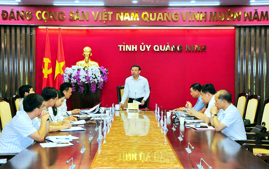 Đồng chí Nguyễn Xuân Ký, Bí thư Tỉnh ủy, Chủ tịch HĐND tỉnh, chủ trì hội nghị.