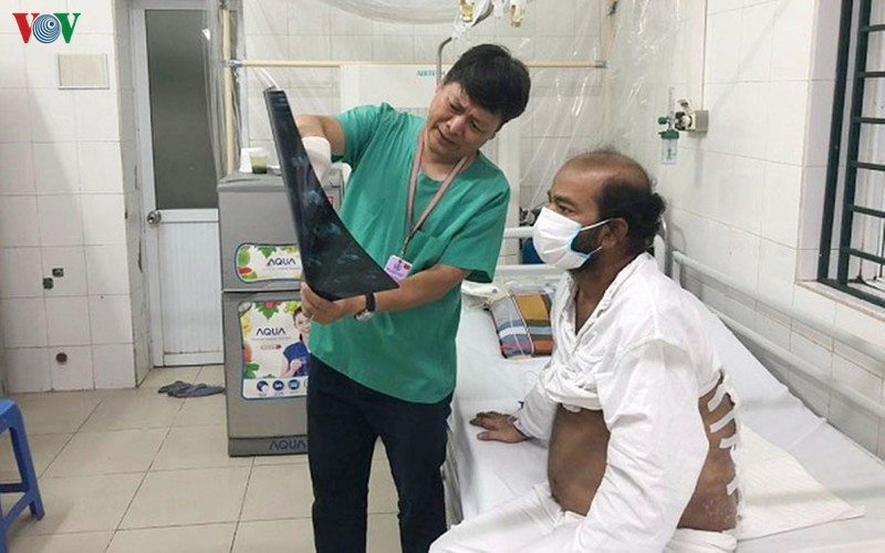 Bệnh nhân được điều trị bệnh than tại Bệnh viện Việt Đức.