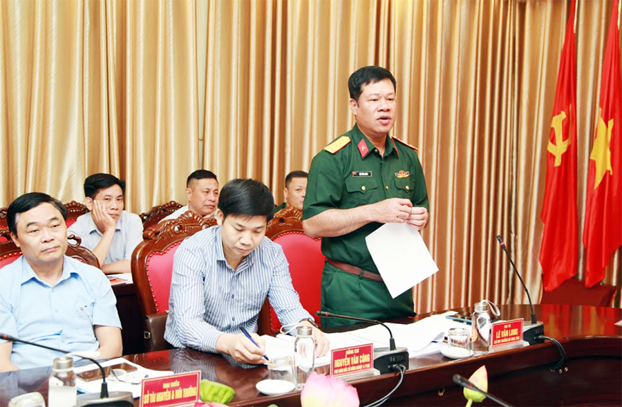 Đại tá Lê Văn Long, Ủy viên Ban Thường vụ Tỉnh ủy, Chỉ huy trưởng Bộ CHQS tỉnh Quảng Ninh, phát biểu tại buổi kiểm tra.