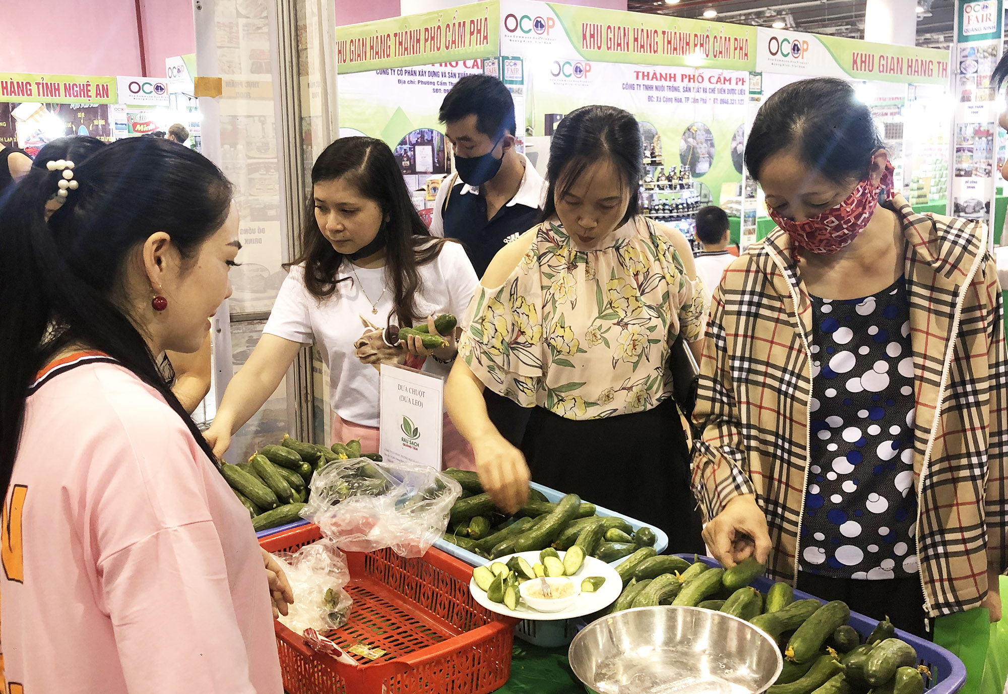 Nhiều sản phẩm từ nông nghiệp của các địa phương tham gia Hội chợ OCOP - Hè 2020