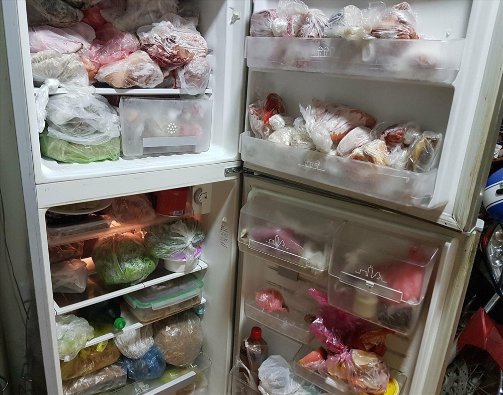 Nếu đưa quá nhiều thực phẩm vào tủ lạnh, không khí lạnh không lưu thông được dẫn đến thực phẩm nhanh hỏng gây ngộ độc thực phẩm.