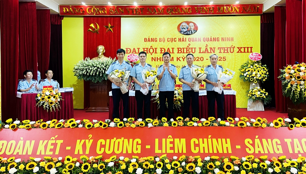 Đồng chí Nguyễn Văn Nghiên, Bí thư Đảng ủy, Cục trưởng Cục Hải quan tỉnh