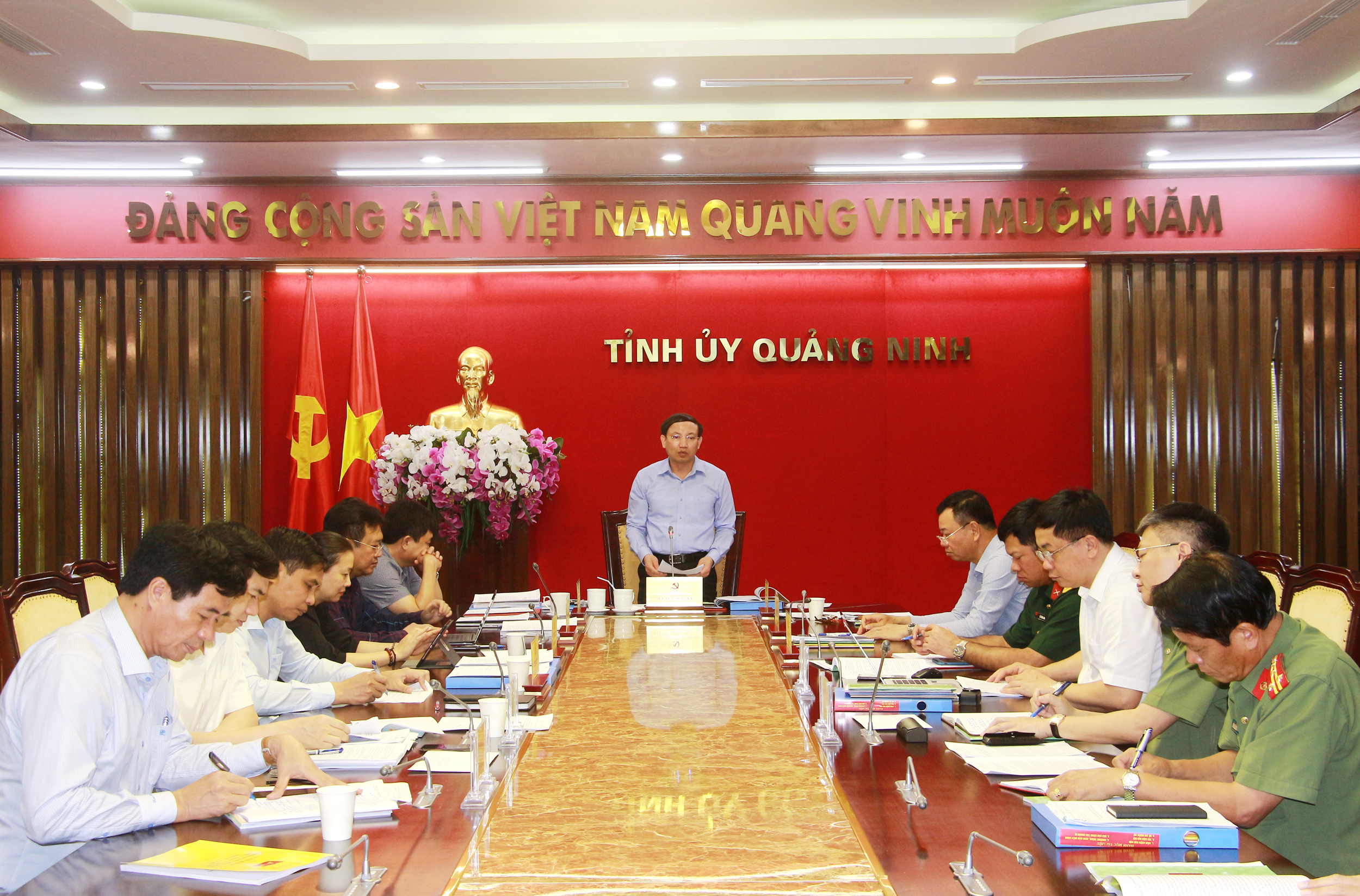 Đồng chí Nguyễn Xuân Ký, Bí thư Tỉnh ủy, Chủ tịch HĐND tỉnh kết luận buổi làm việc với BTV Đảng ủy Công an tỉnh.