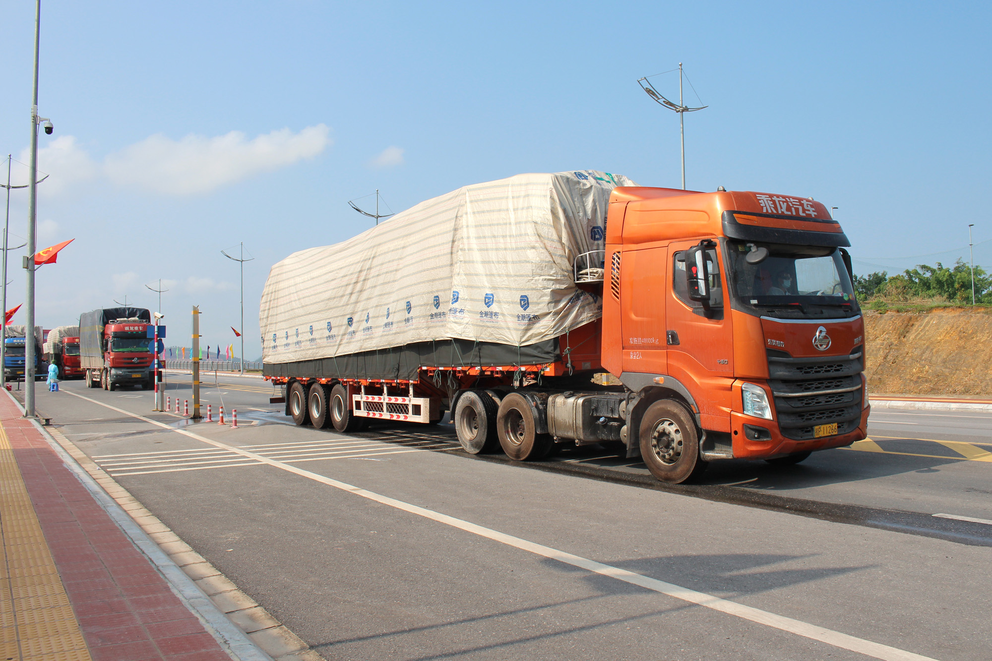 Cầu Bắc Luân II đi vào hoạt động, đáp ứng tốt nhu cầu lưu chuyển hàng hoá XNK của các doanh nghiệp qua Cửa khẩu quốc tế Móng Cái.