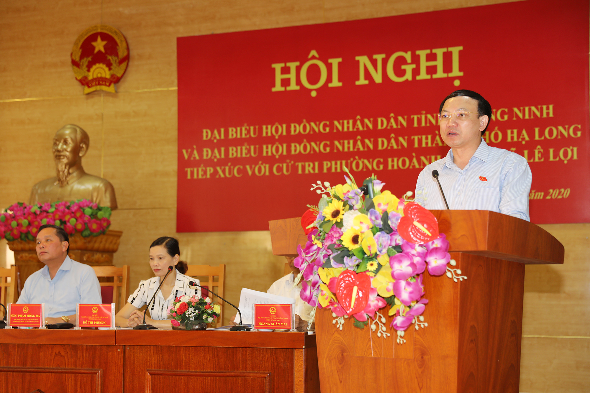 Đồng chí Nguyễn Xuân Ký, Bí thư Tỉnh ủy, Chủ tịch HĐND tỉnh phát biểu tại buổi tiếp xúc cử tri