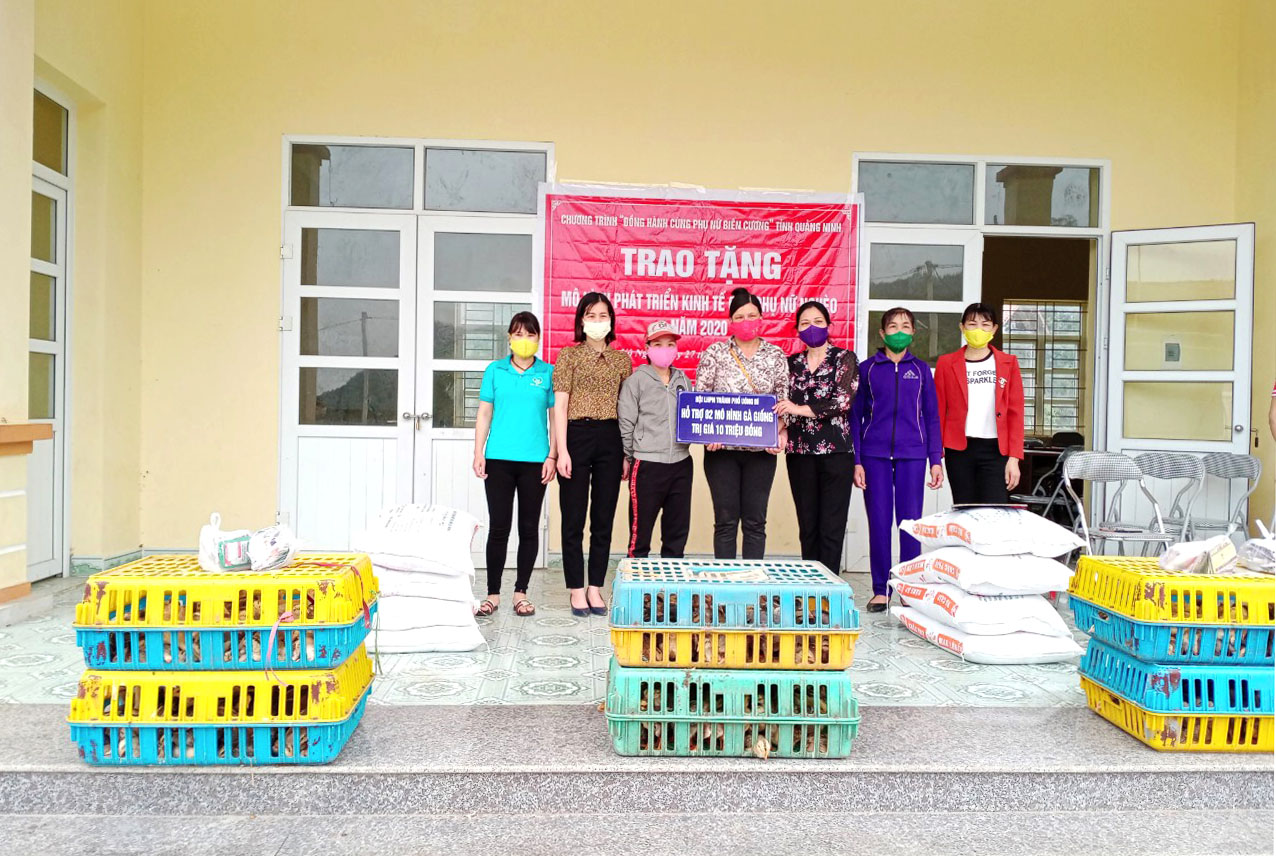 Hội LHPN TP Uông Bí trao hỗ trợ cho các gia đình hội viên phụ nữ có hoàn cảnh khó khăn tại xã Vô Ngại, huyện Bình Liêu
