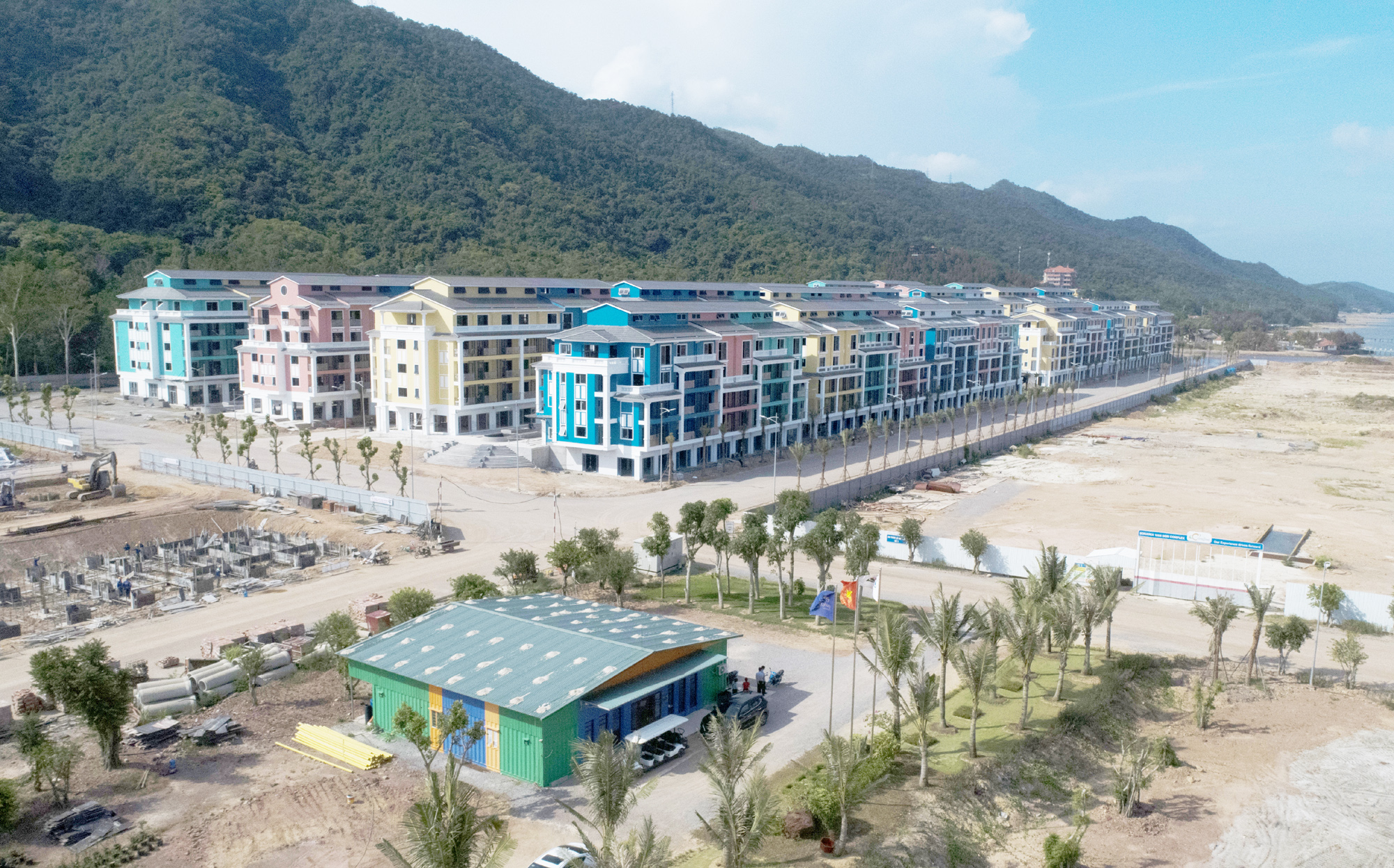 Dự án Khu tổ hợp du lịch, nghỉ dưỡng Sonasea Vân Đồn Harbor City do Tập đoàn CEO đầu tư tại xã Hạ Long.