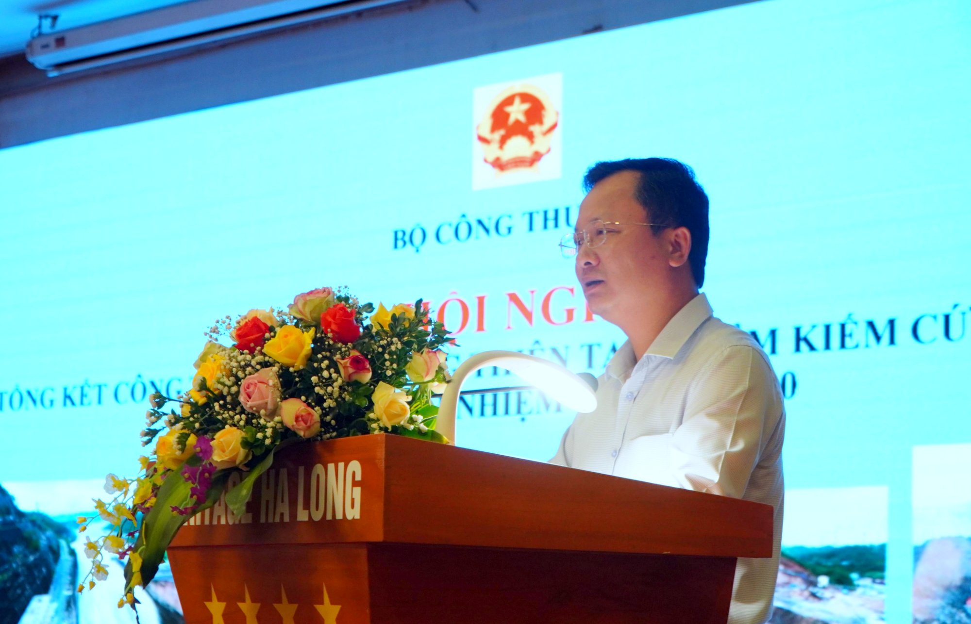 Đồng chí Cao Tường Huy, Phó Chủ tịch UBND tỉnh Quảng Ninh tới dự và phát biểu tại hội nghị.