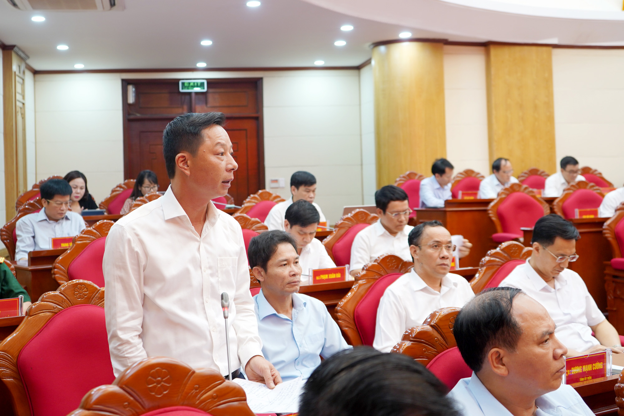 Đồng chí Lê Văn Ánh, Bí thư Thành ủy Móng Cái, phát biểu tại hội nghị.