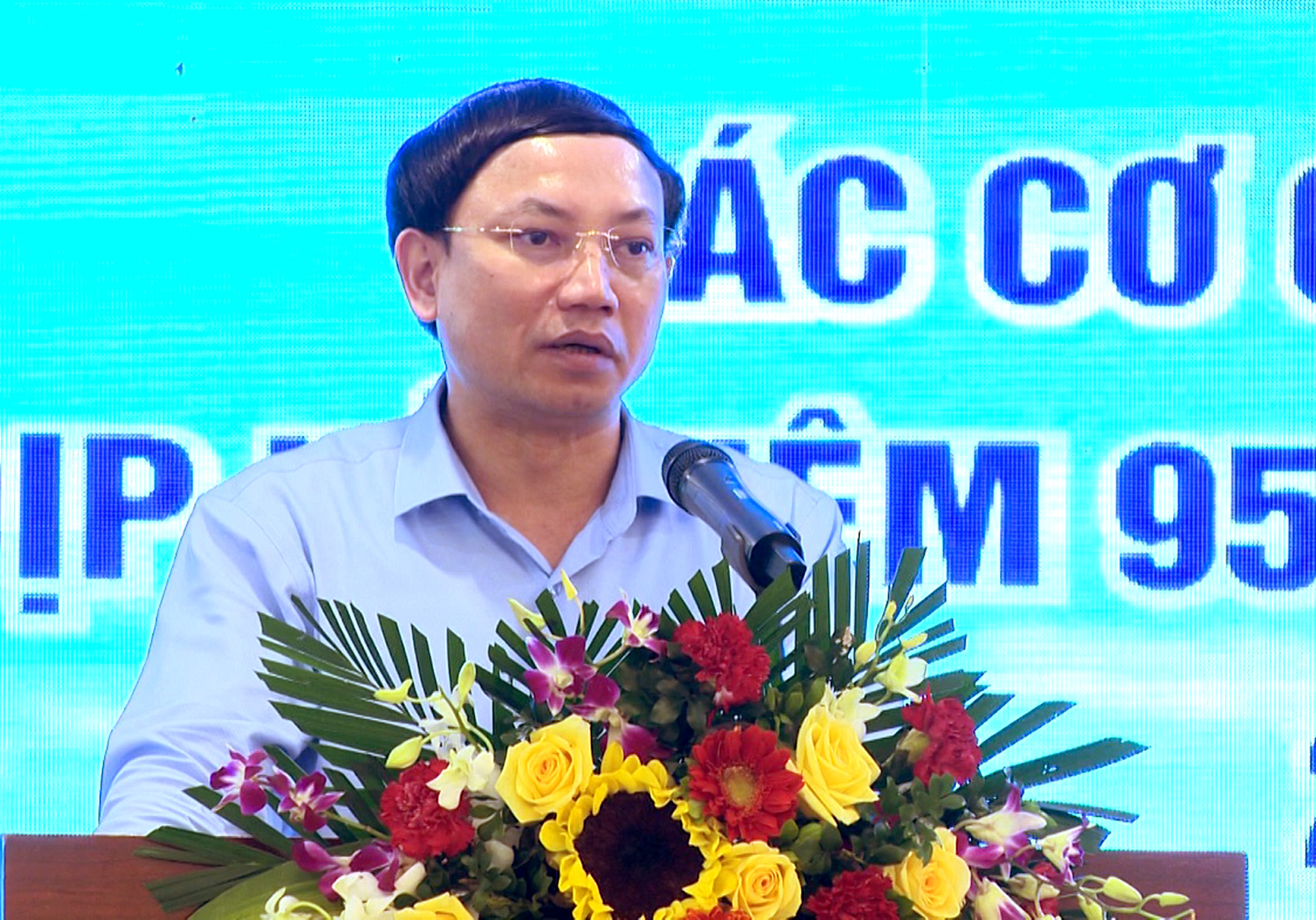 Đồng chí Nguyễn Xuân Ký, Bí thư Tỉnh ủy, Chủ tịch HĐND tỉnh phát biểu tại buổi gặp mặt