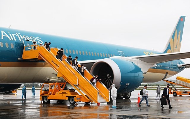 Chuyến bay đưa công dân Việt Nam trở về từ Hàn Quốc tại sân bay Vân Đồn, Quảng Ninh trong thời điểm dịch Covid-19 (Ảnh minh họa: Quang Thọ).