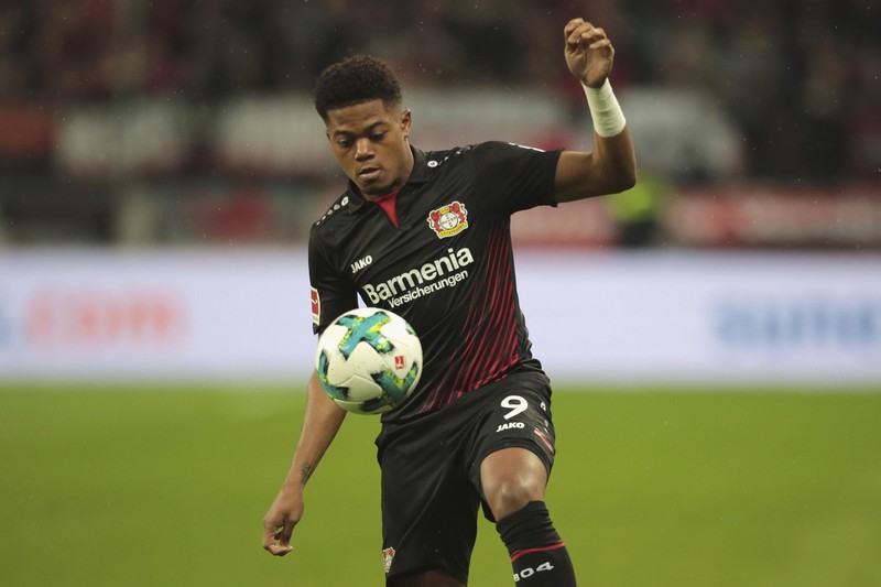 Leon Bailey của Leverkusen đang được MU quan tâm (Ảnh: Getty).