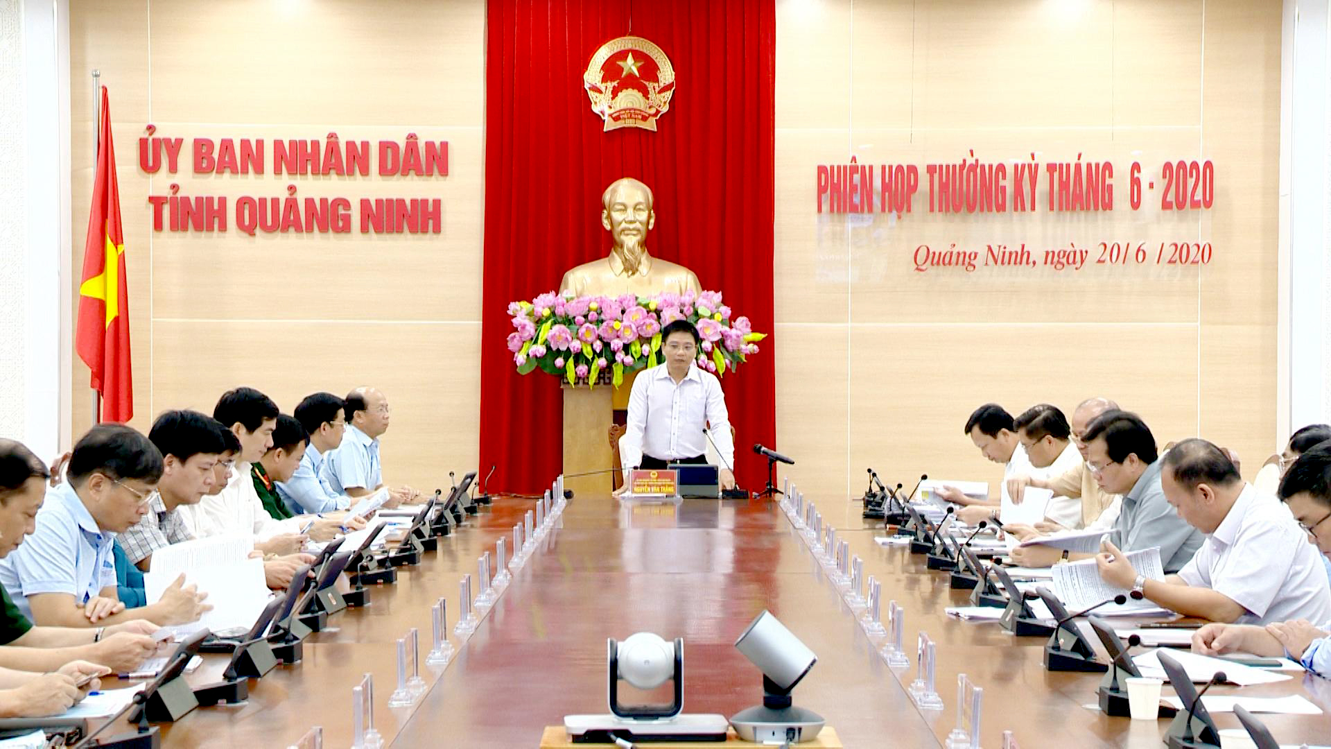 Chủ tịch UBND tỉnh Nguyễn Văn Thắng chủ trì cuộc họp