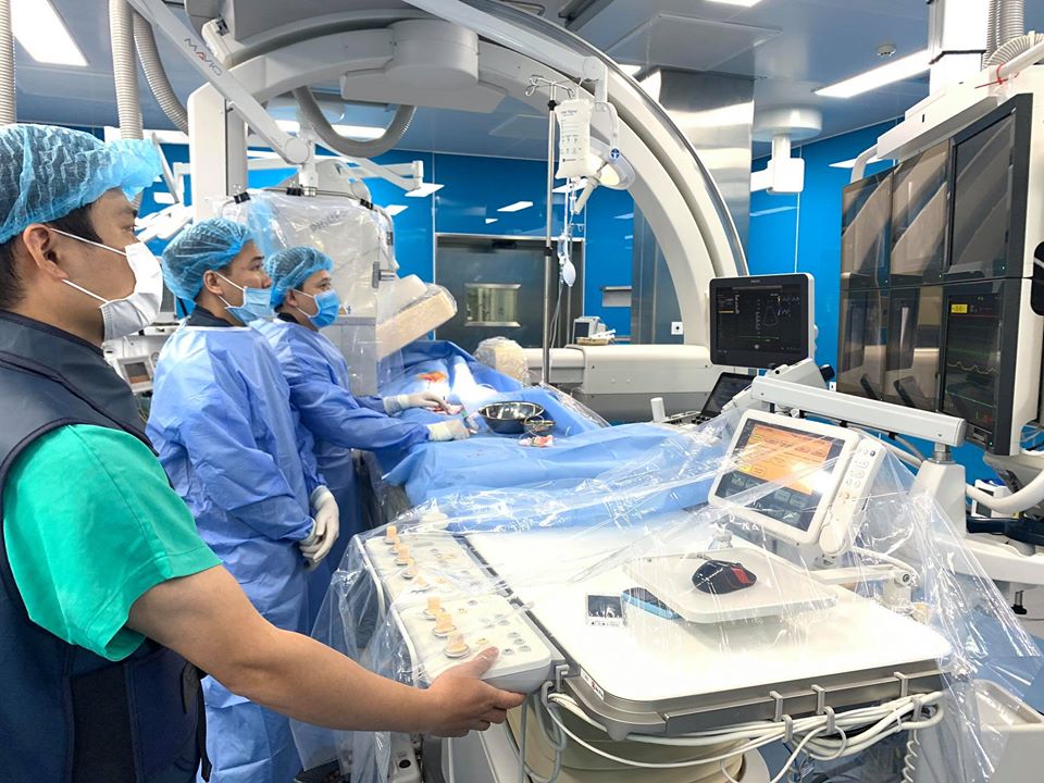 can thiệp bít dù ống động mạch cho  bệnh nhi mắc tim bẩm sinh tại Bệnh viện San nhi tỉnh (Ảnh Bệnh viện Sản nhi).