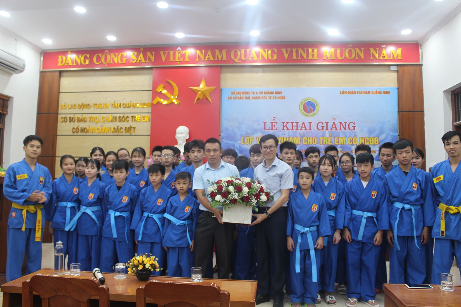 Lớp võ được khai giảng vào đầu tháng 6/2020, do Liên đoàn Vovinam Quảng Ninh và Cơ sở bảo trợ, chăm sóc trẻ em có hoàn cảnh đặc biệt tổ chức. 