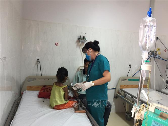  Bệnh nhân trong vụ ngộ độc sắn được điều trị tại Bệnh viện đa khoa vùng Tây Nguyên. Ảnh: TTXVN phát