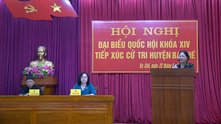 ĐBQH Ngô Thị Minh tiếp xúc cử tri huyện Ba Chẽ.