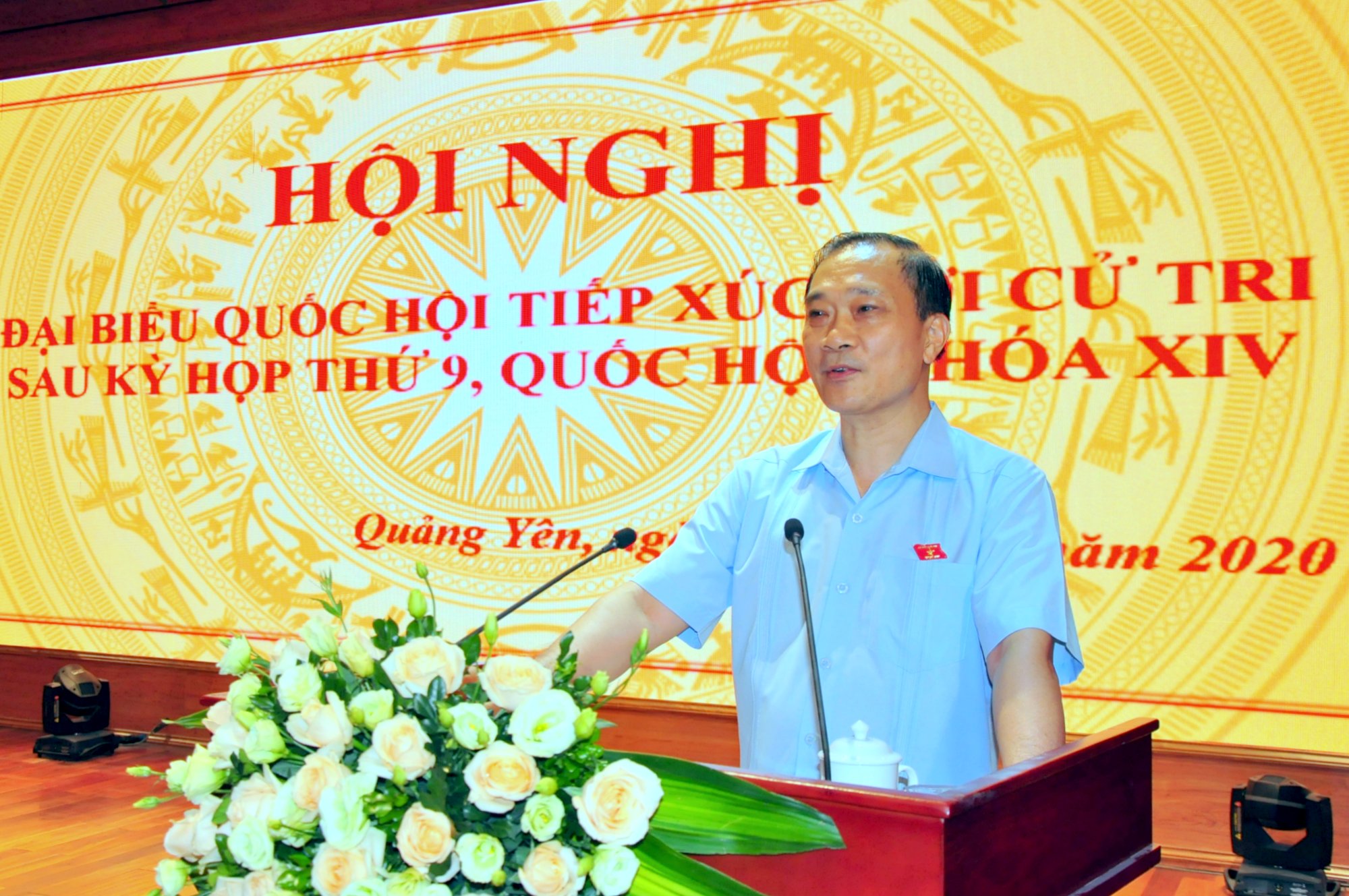 ĐBQH Vũ Hồng Thanh thông tin nhanh tới cử tri TX Quảng Yên kết quả của Kỳ họp thứ 9, Quốc hội khóa XIV và trực tiếp giải đáp các ý kiến, kiến nghị của cử tri.