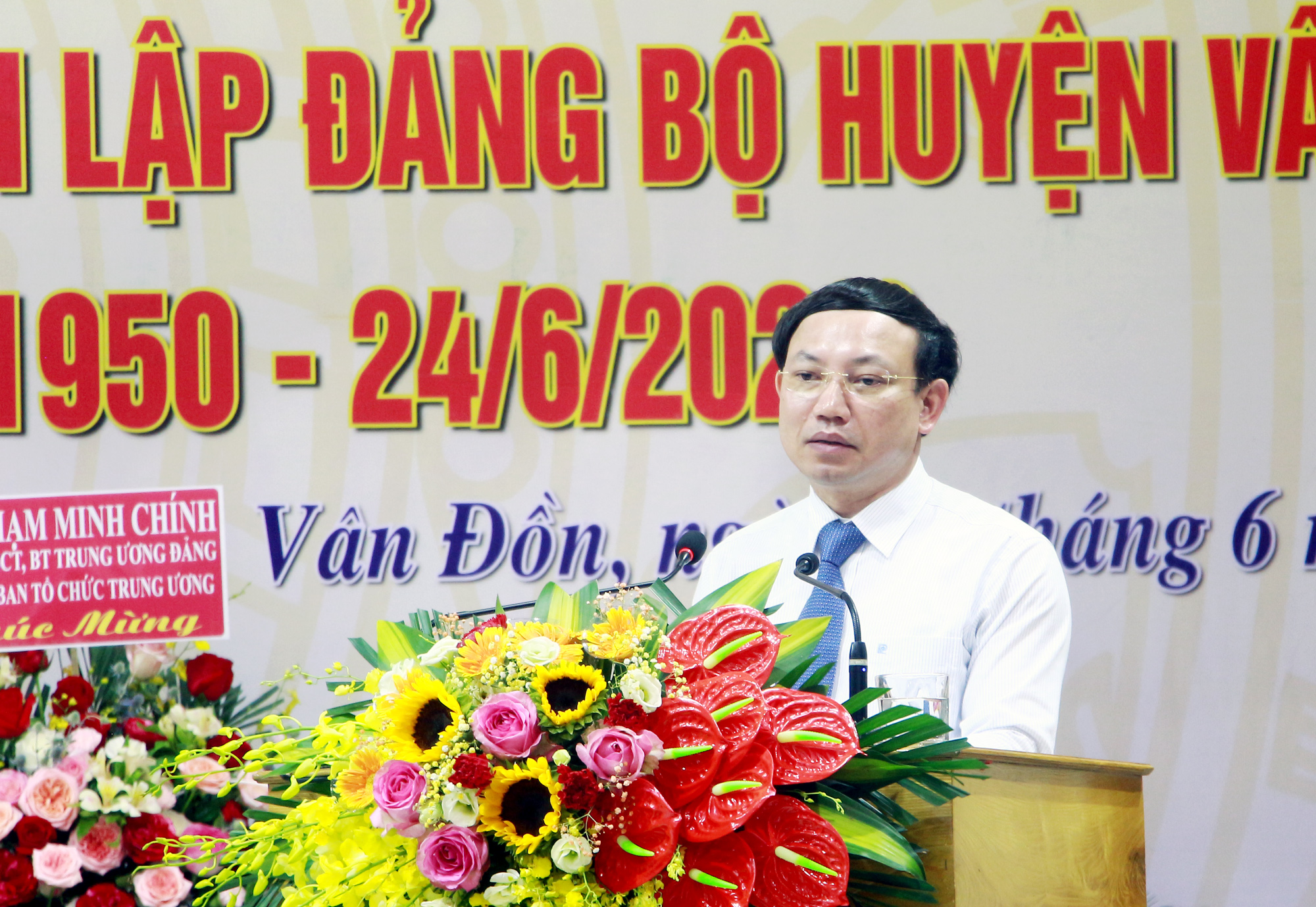 Đồng chí Nguyễn Xuân Ký, Bí thư Tỉnh ủy, Chủ tịch HĐND tỉnh, phát biểu chỉ đạo tại Lễ kỷ niệm.