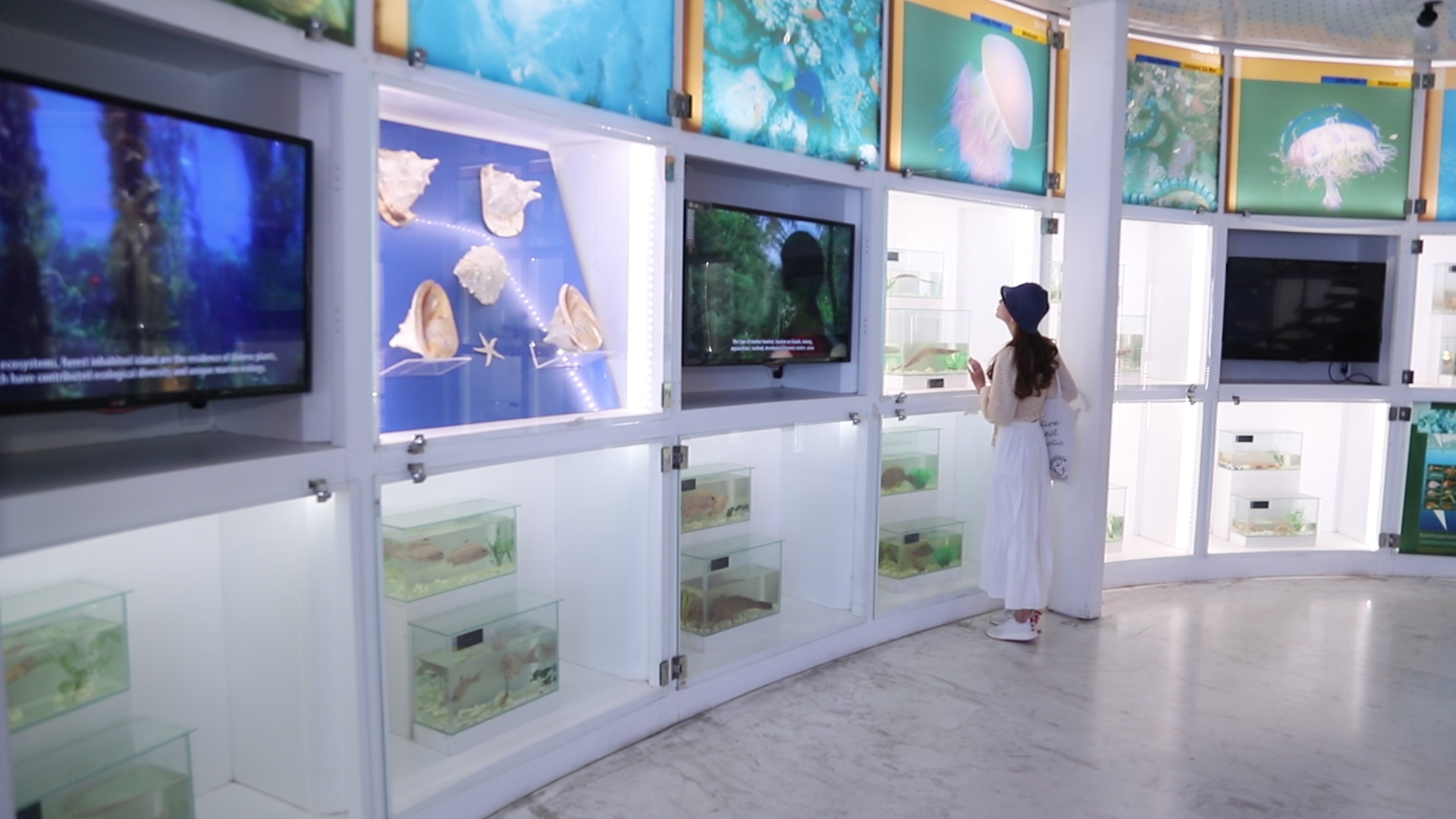 Công nghệ trình chiếu, trưng bày hiện đại góp phần thu hút du khách đến với bảo tàng Quảng Ninh.