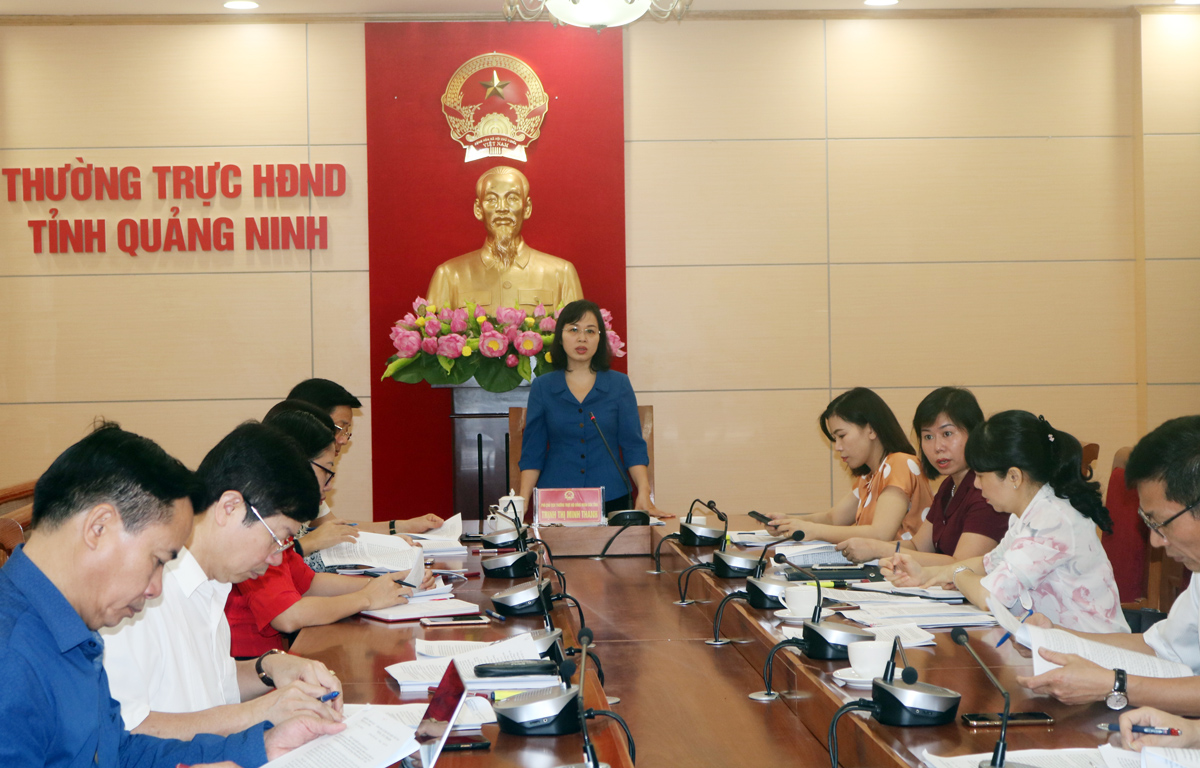 Đồng chí Trịnh Thị Minh Thanh, Phó Chủ tịch Thường trực HĐND tỉnh phát biểu kết luận tại cuộc họp.