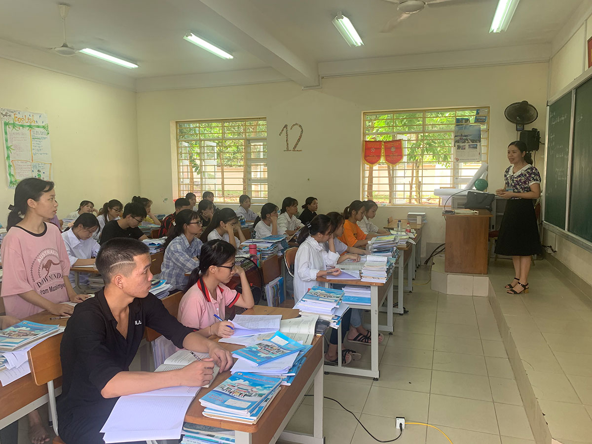 Một buổi lên lớp của của thầy trò Trường Phổ thông Dân tộc nội trú THCS và THPT huyện Tiên Yên