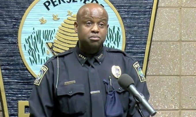 Cảnh sát trưởng Wilmington Donny Williams tại buổi họp báo hôm 24/6. Ảnh: WWAY.