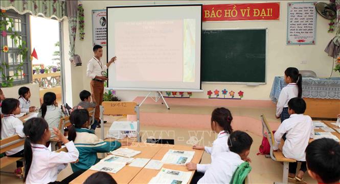 Các trường Tiểu học trên cả nước đang bước vào giai đoạn tập huấn cho giáo viên để sẵn sàng giảng dạy sách giáo khoa lớp 1 mới từ năm học 2020-2021. Ảnh minh họa: TTXVN