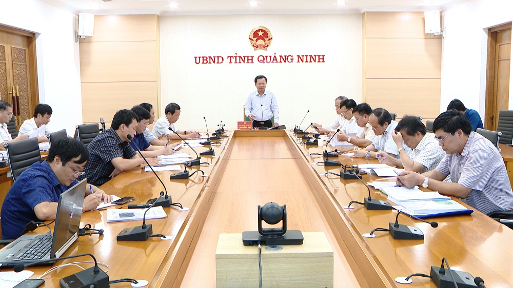Đồng chí Cao Tường Huy, Phó Chủ tịch UBND tỉnh, Chủ tịch Hội đồng thẩm định chủ trì cuộc họp