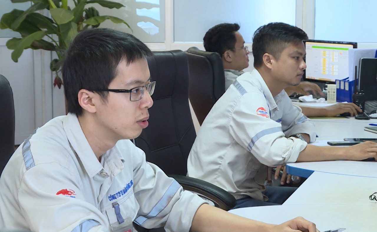 Nguyễn Bình Dương luôn trăn trở để đưa ra các sáng kiến cải tiến công nghệ ứng dụng vào thực tiễn công việc.