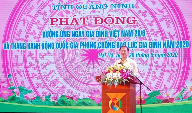 Đồng chí Đặng Huy Hậu, Phó Chủ tịch Thường trực UBND tỉnh, Trưởng Ban chỉ đạo công tác gia đình Quảng Ninh phát biểu tại Lễ phát động.