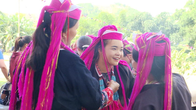 Đồng bào Dao xúng xính trong những bộ trang phục truyền thống dự hội