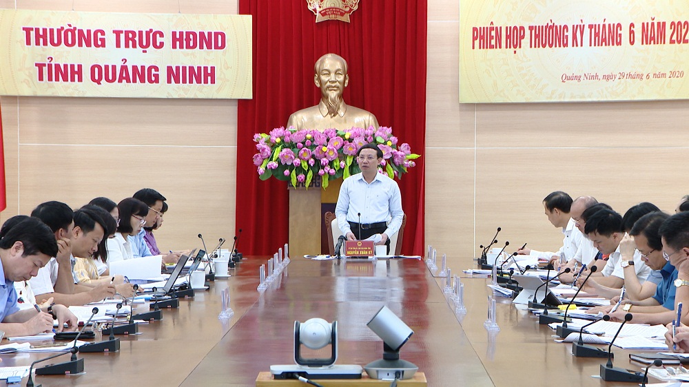 Đồng chí Nguyễn Xuân Ký, Bí thư Tỉnh ủy, Chủ tịch HĐND tỉnh kết luận phiên họp