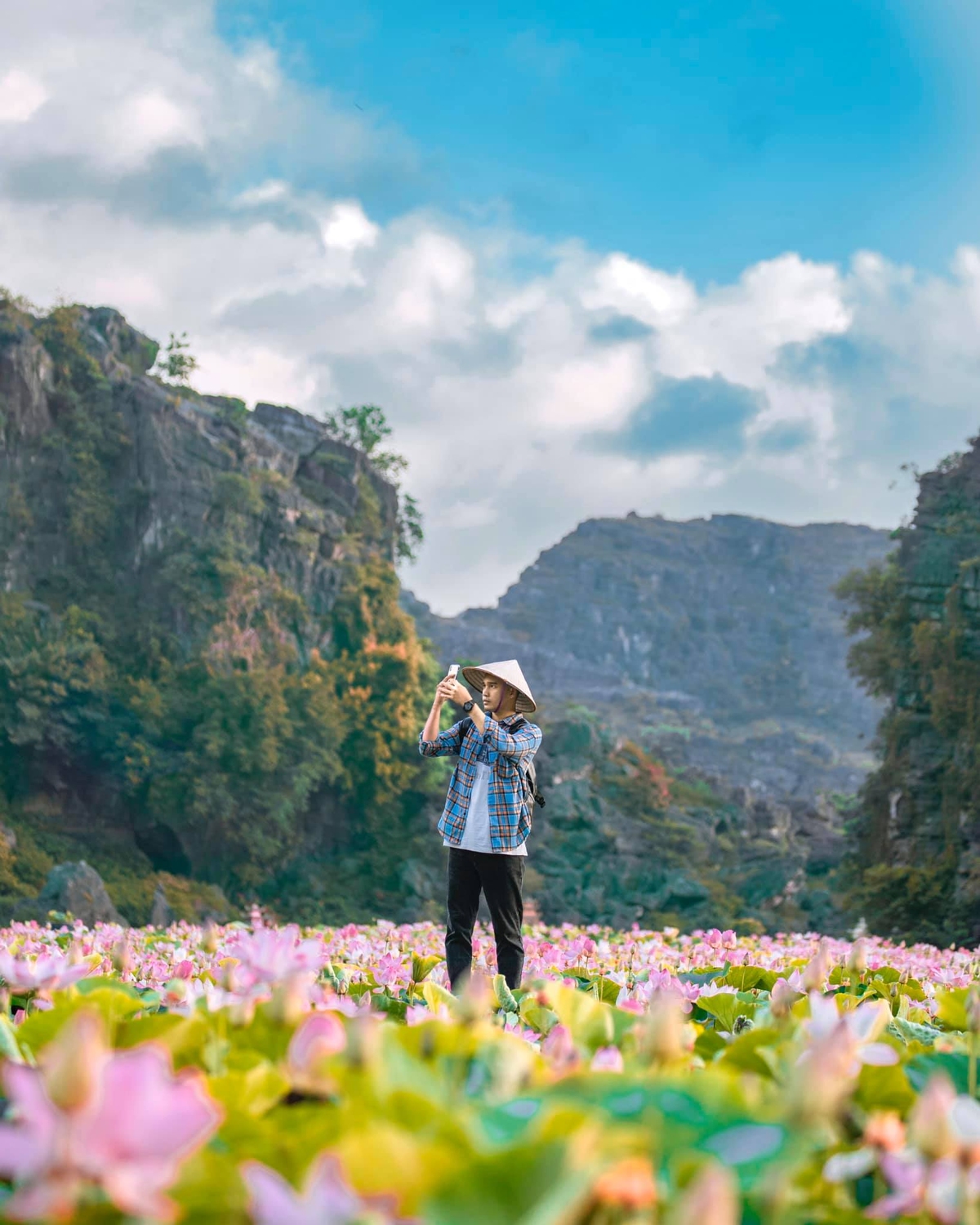 Bùi Ngọc Công, blogger du lịch người Quảng Nam, thường được gia đình và bạn bè gọi là Rọt nên trang của anh có tên 