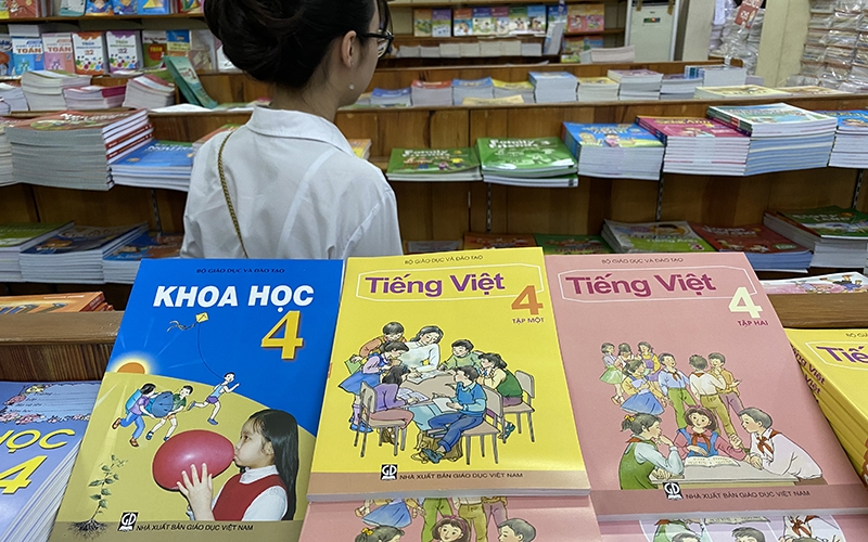 Sách lớp 4 của Nhà xuất bản Giáo dục Việt Nam xuất bản.