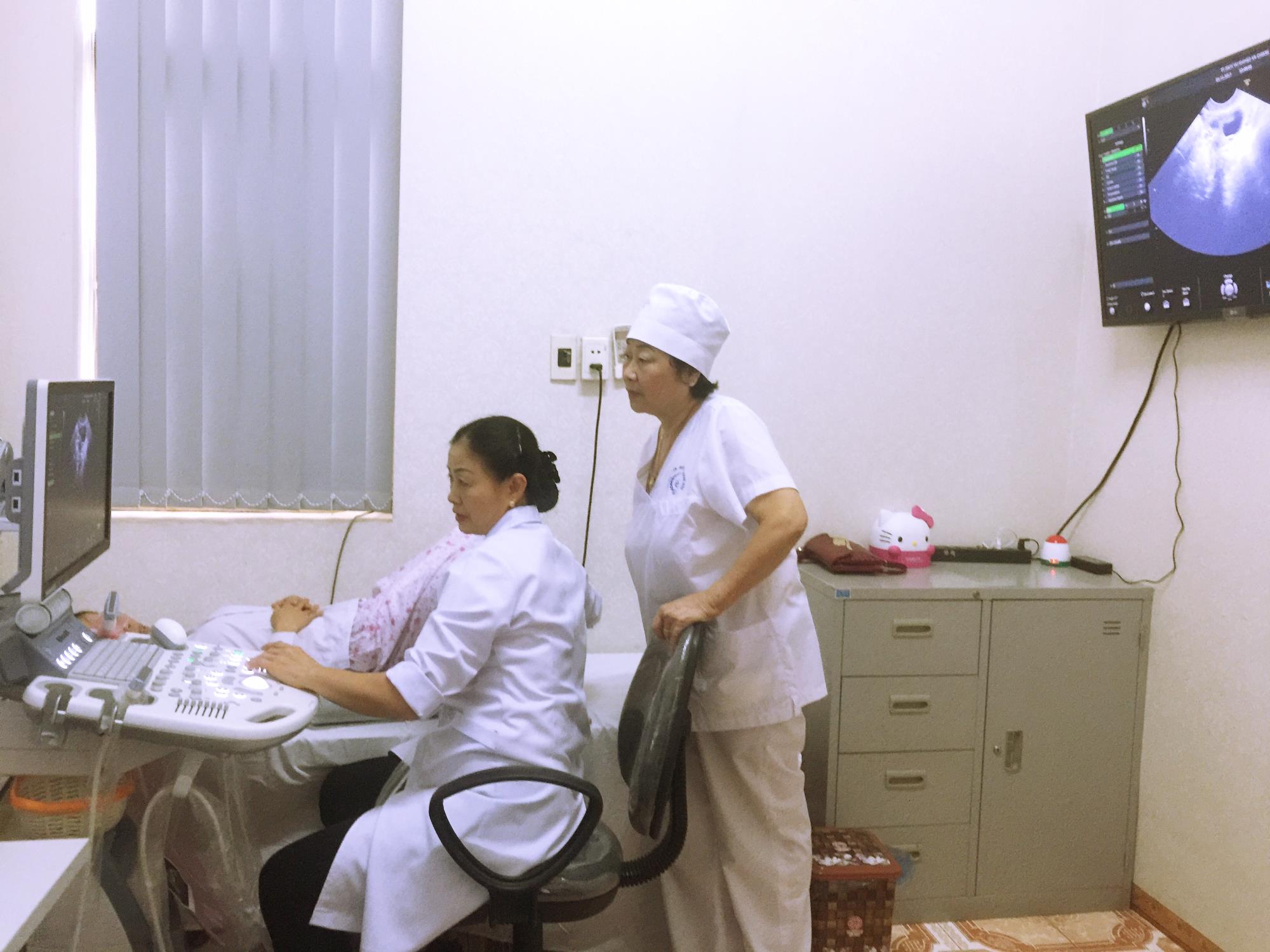Thăm khám sức khỏe sinh sản cho phụ nữ tại Trung tâm 