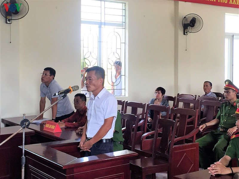  Nguyễn Trung Hải bị tuyên 12 năm tù vì tội “Chống người thi hành công vụ”.