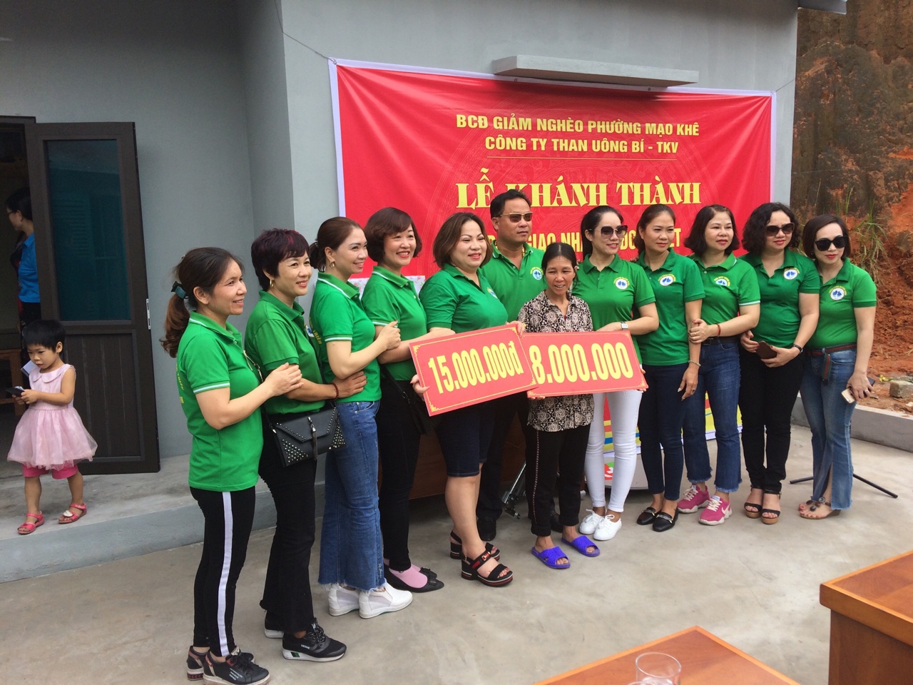 Hội Trâu vàng trao hỗ trợ xây nhà cho gia đình bà Nguyễn Thị Ngát, khu Vĩnh Sơn, phường Mạo Khê.